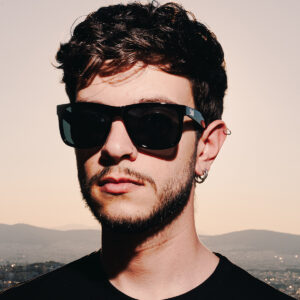 Recycled-Black-Sunglasses-Ohet-Ash-Model